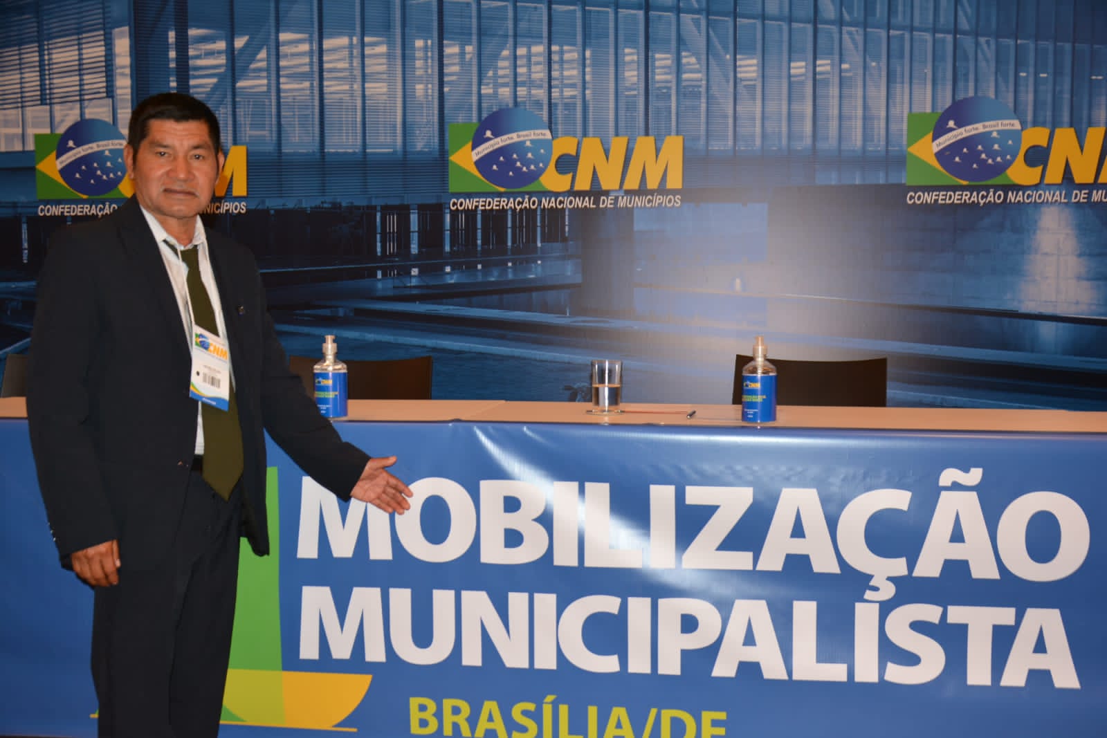 Read more about the article Prefeito Benísio Souza participa de mobilização na sede da Confederação Nacional de Municípios em Brasília