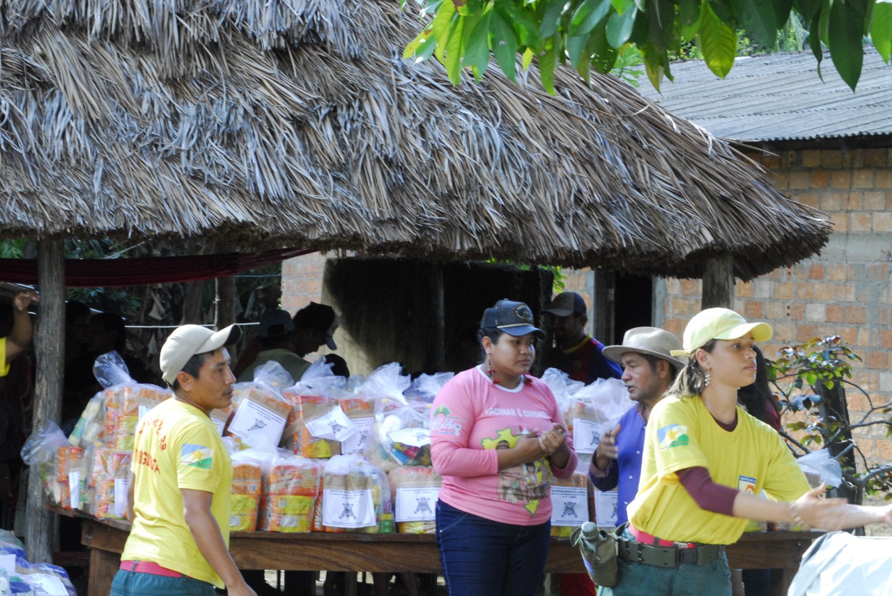 Read more about the article Prefeitura realiza distribuição de cestas básicas, atendimento médico e insumos para comunidades indígenas